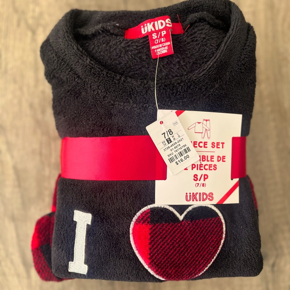 NWT Urban Kids Plush PJ Set - I ❤️ My Bed
